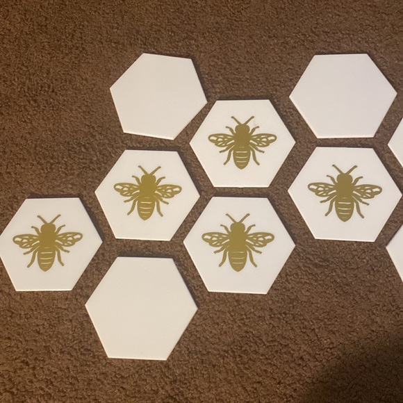 Coasters with bee design on one side only other side is blank. - Picture 2 of 6